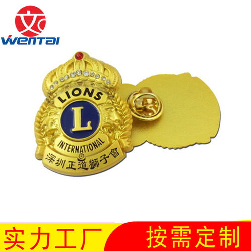 上海徽章廠家 異型鏤空琺瑯胸章的個性化定制服務(wù)